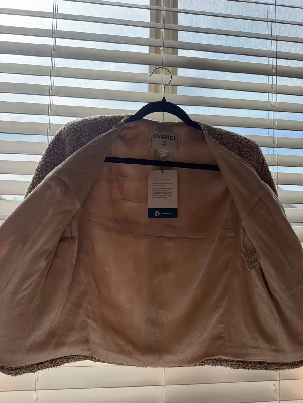 CHANEL Neutral Pink-Beige Bouclé Zip Jacket
